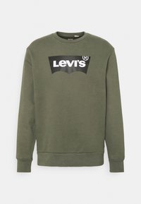 Sweatshirt vert en coton, avec un grand logo "Levi's" noir et blanc sur le devant, des poignets côtelés et un col rond.