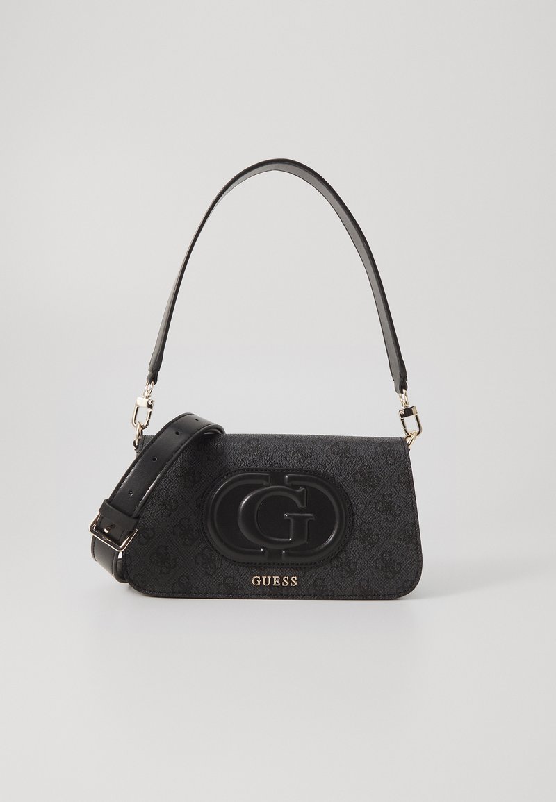 Schwarze synthetische Handtasche mit strukturiertem Design, ausgestattet mit einem Logo-Akzent, verstellbarem Gurt und glatter Oberfläche, ideal für den täglichen Gebrauch.