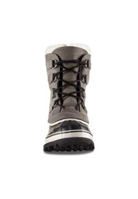Szary zimowy but z miękkim futerkiem w środku, posiadający wodoodporną, czarną gumową dolną część, metalowe przelotki i czarne sznurowadła. Teksturowana, wytrzymała podeszwa.