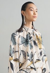 Completedworks EARRINGS - Náušnice - gold-coloured