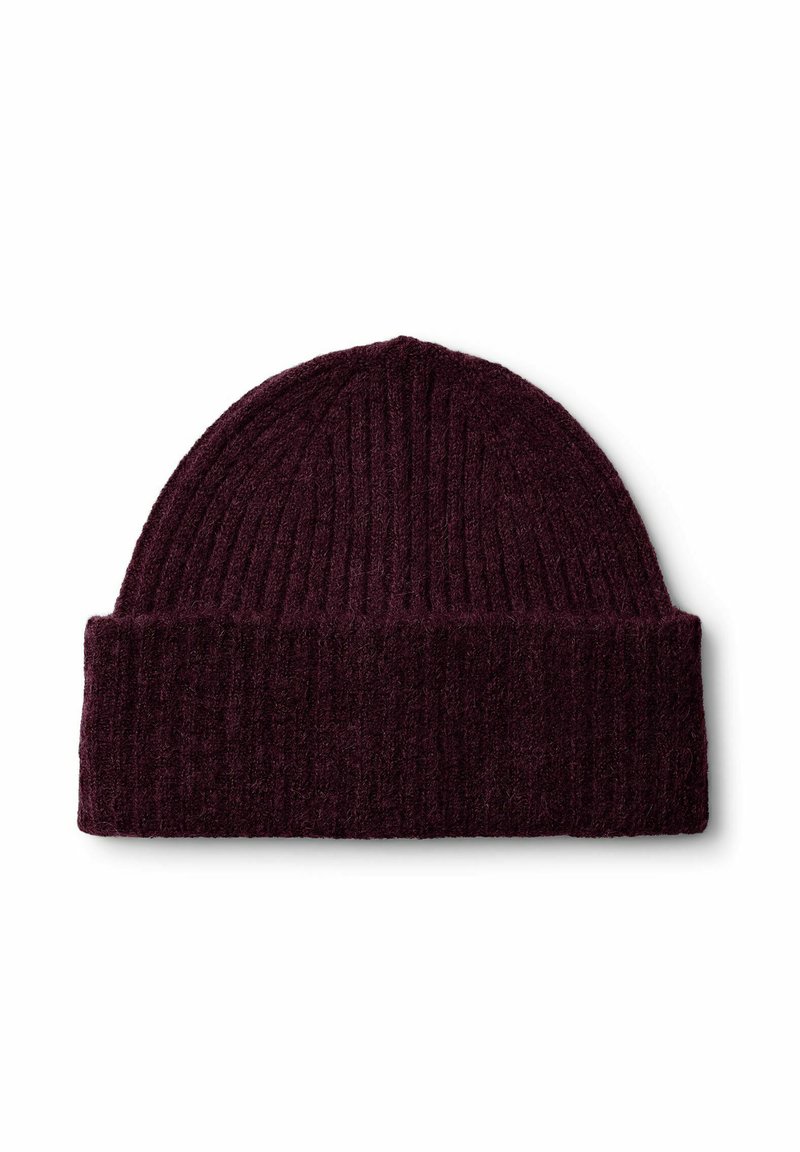 Berretto lavorato a maglia di un intenso bordeaux scuro, con una texture a coste e un risvolto. Il materiale morbido offre calore e comfort per le giornate più fredde.