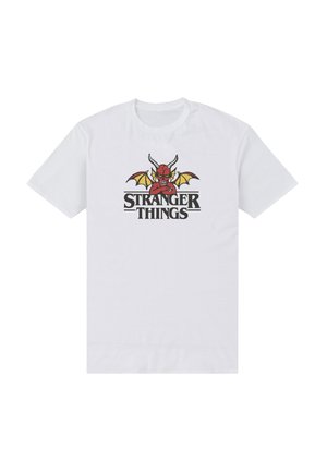 T-shirt en coton blanc avec un design graphique coloré mettant en scène un personnage démon rouge et le texte "STRANGER THINGS" en dessous.