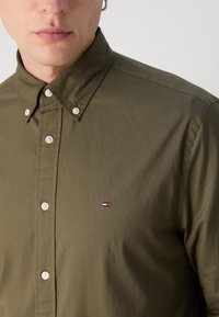 Tommy Hilfiger SHIRT - Camicia - olive