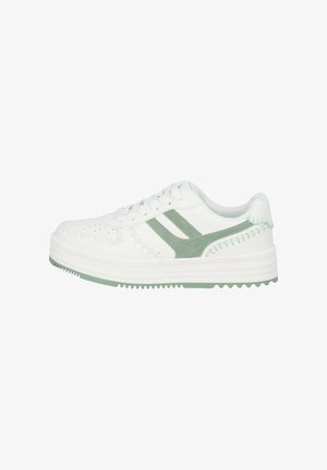 Weiße Sneaker mit grünen Akzenten, ausgestattet mit einem strukturierten Obermaterial, perforierten Details und einer dicken Gummisohle mit einem Zickzackmuster.