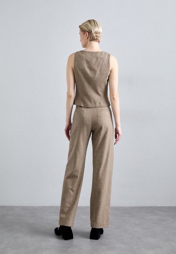 SHEA ITALIAN TROUSER - Trousers - camel4