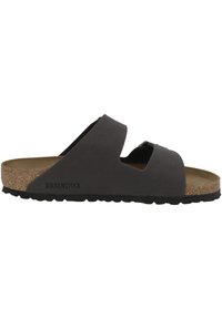 Tmavě šedé sandály Birkenstock s dvouvrstvým designem, korkovou stélkou a gumovou podrážkou. Texturovaný svršek s nastavitelným detailem přezky.