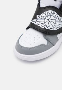 Jordan SKY JORDAN 1 - Sneakers - white/black/particle grey