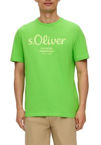 s.Oliver MIT GROSSEM LABEL - T-shirt print - grün