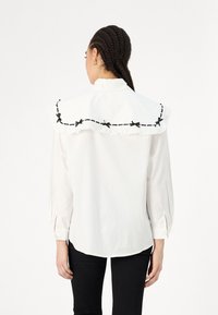 Sister Jane BONNIE BOW SHIRT - Gombos blúz - white