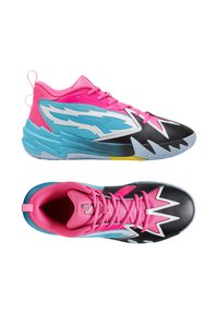 Baskets de sport noires et roses avec une tige en mesh, présentant des accents en turquoise, des motifs en zigzag et une semelle en caoutchouc pour une meilleure adhérence.