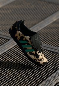 adidas Originals SAMBA LT  - Matalavartiset tennarit - core black/lucid blue/gold metallic