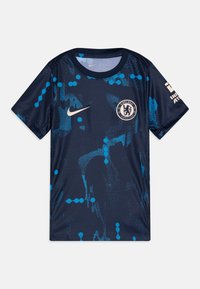 Maglietta da calcio blu navy con un motivo a pois blu dinamici; presenta un collo rotondo, maniche corte, logo Nike ed emblema del Chelsea FC.
