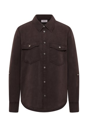 Mørkebrun skjorte med knapper, lange ærmer, to brystlommer med klapper og knapper samt en spids krave.