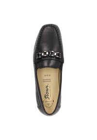 Schwarze Leder-Mokassinschuhe im Stil mit glatter Oberfläche, silberner Kettendetail über dem Rist und gepolsterten Einlegesohlen.