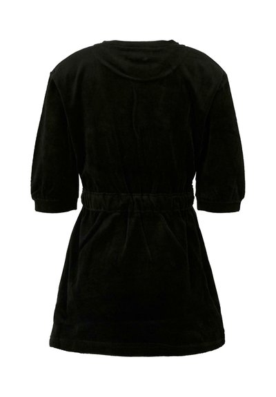Vestito in velluto nero con vita stretta, maniche corte e scollatura rotonda. Tessuto morbido e design semplice senza fantasie o dettagli.