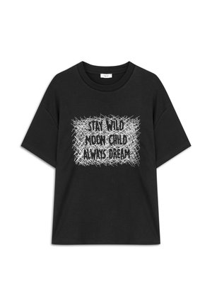 T-shirt en coton noir à manches courtes avec un design graphique en texte blanc : "RESTE ÉVEILLÉ ENFANT DE LA LUNE TOUJOURS RÊVER" sur un fond texturé.