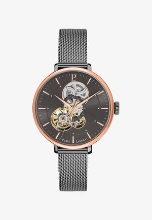 Orologio meccanico con cinturino in maglia nera e dettagli in oro rosa, dotato di un quadrante trasparente che mette in mostra ingranaggi e indicatori delle ore dettagliati. Design elegante e minimalista.