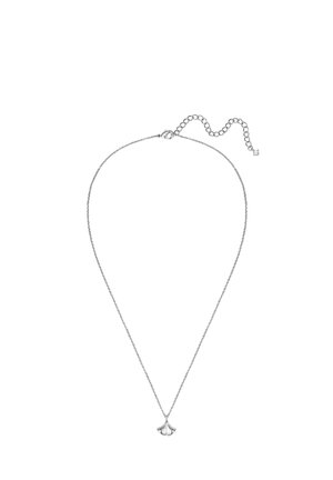 Sølvkæde med en lille, glat vedhæng i form af et ginkgo-blad og justerbar kædelås på hvid baggrund.