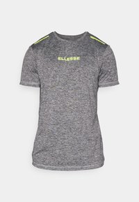 Šedé sportovní tričko s krátkým rukávem vyrobené z texturované tkaniny, s žlutým logem "ELLESSE" a žlutými akcenty na ramenou.