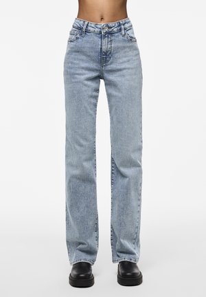 Jeans en denim bleu clair avec une jambe droite, taille haute et une texture légèrement déchirée. Comprend un bouton à l'avant et des passants de ceinture.