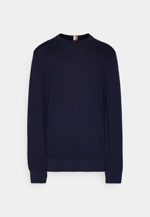 Maglione lavorato a maglia blu navy con scollo rotondo e maniche lunghe; presenta polsini e orlo a costine, evidenziando una texture liscia.