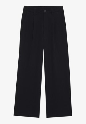 Pantaloni a gamba larga neri realizzati in un tessuto liscio. Presentano pieghe frontali, chiusura con bottone e tasche laterali. Design semplice senza motivi.