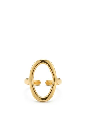 Anillo abierto ajustable de forma ovalada en oro con acabado liso y pulido sobre fondo blanco.