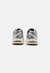 ASICS SportStyle GEL-1130 UNISEX - Športni copati - white/clay canyon