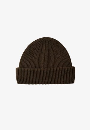Gorro de punto acanalado marrón con puño doblado y textura vertical, con una parte superior redonda y un ajuste ceñido.
