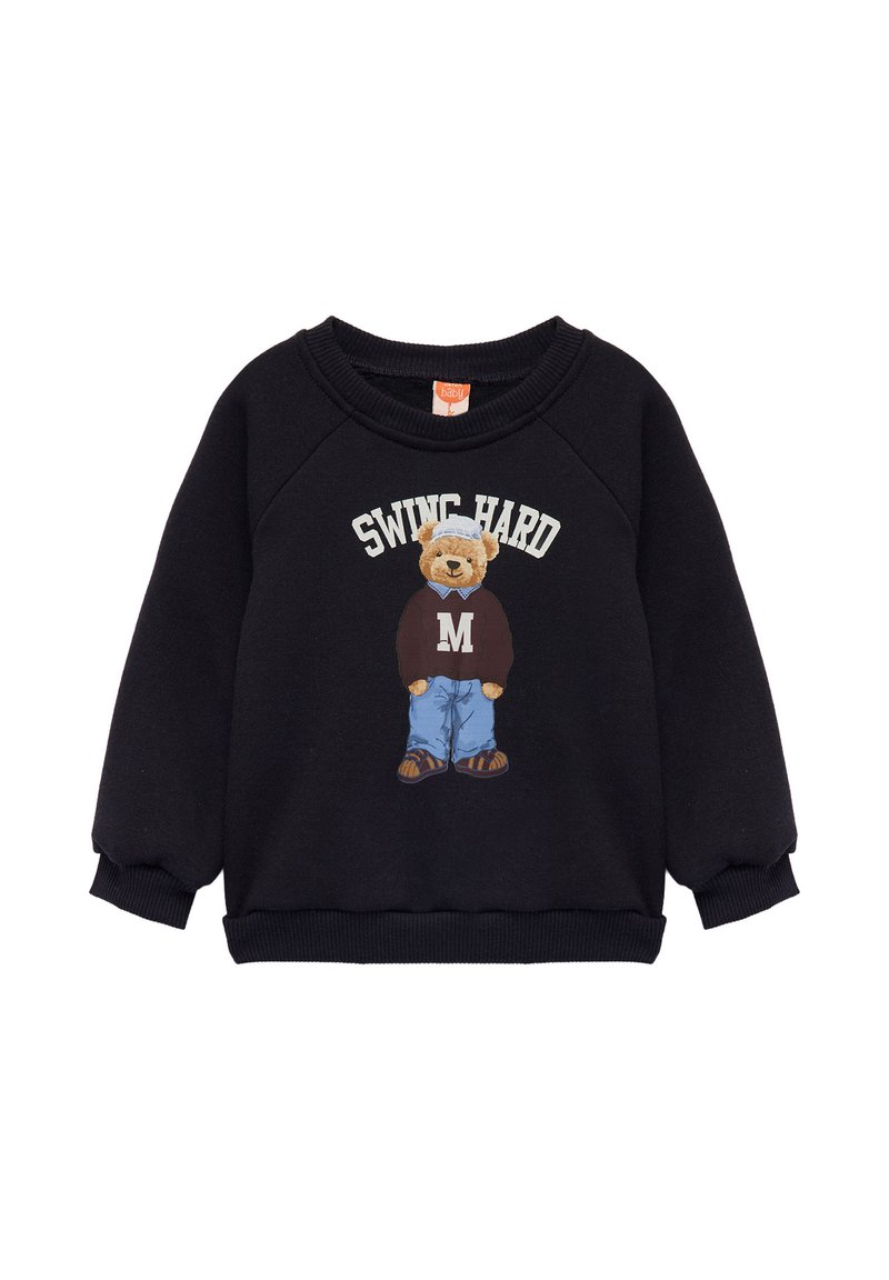 Sudadera negra de manga larga. Presenta un gráfico de un oso vistiendo un suéter, con el texto "SWING HARD" encima. Textura suave, puños acanalados.