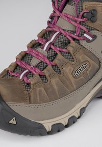 Keen TARGHEE III MID WP - Sapatos de montanha - white/boysenberry