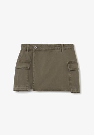 Olivgrüner Baumwoll-Cargosch skirt mit einer Frontklappe, seitlichen Taschen und einem Knopfverschluss. Besitzt einen strukturierten Stoff und einen geraden Saum.