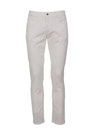 Weiße Baumwollhosen im Slim-Fit-Stil mit fünf Taschen, einem Reißverschluss und einem Knopfverschluss. Glatte Textur und minimale Details.
