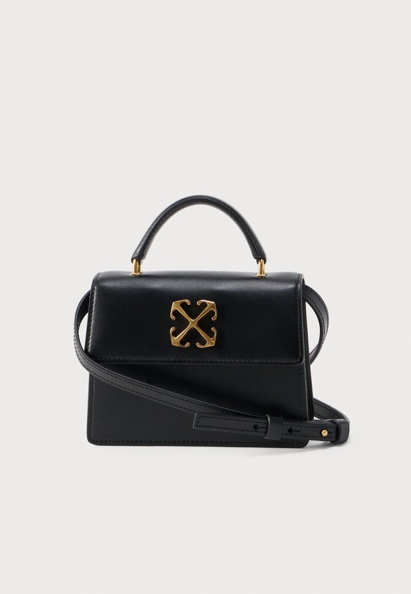 Μαύρη δερμάτινη τσάντα χεριού με πάνω λαβή και ρυθμιζόμενο λουρί ώμου, με χρυσή διακοσμητική πόρπη στο μπροστινό καπάκι.