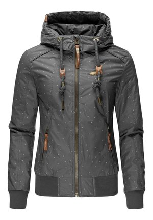 Grijze capuchonjas met kleine witte stippen, voorrits, twee met rits afgesloten zakken, dikke trekkoorden met leren accenten en geribbelde manchetten en zoom.