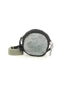 Borsa rotonda nera con una parte anteriore in paillettes argentate. Presenta una tracolla testurizzata di colore verde chiaro, chiusura con zip e un piccolo etichetta con il marchio.