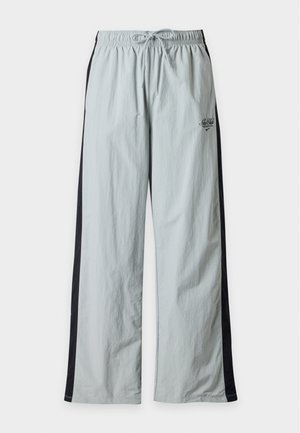 Nike Sportswear, M NK CLUB ATH TRK PANT NCC - Παντελόνι φόρμας - smoke grey/ale brown