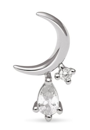 Silberner Halbmond-Ohrring mit tropfenförmigem Kristallanhänger und kleinem, rundem Kristallakzent, polierte Oberfläche, glatte Textur.