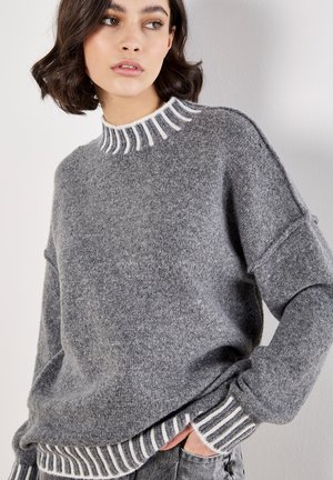 - Sweter