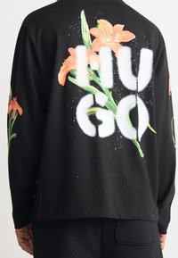 HUGO Langarmshirt - black