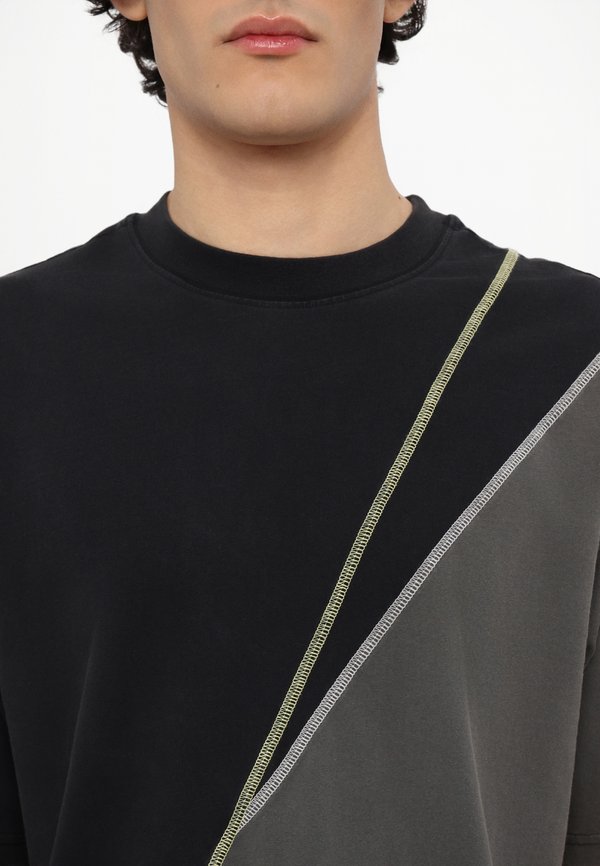 SPLICED - Print T-shirt4