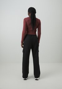 Champion EMOTIONAL DANCE WIDE LEG CARGO PANTS - Treniņtērpa apakšdaļas - black