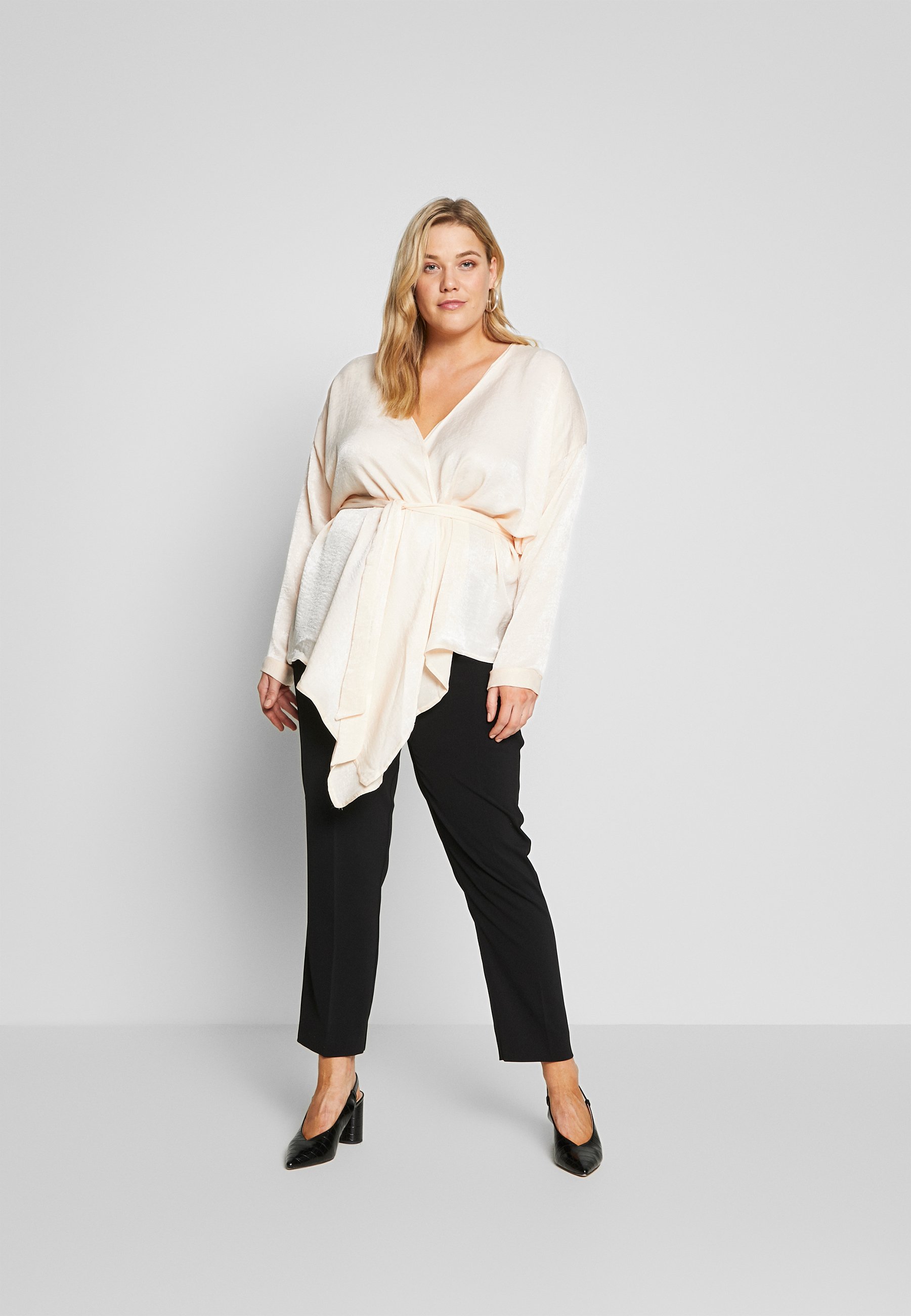 Missguided Plus TIE WAIST WRAP Bluser ecru Zalando.no Missguided Plus TIE WAIST WRAP - Bluser - brown