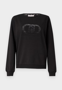 - Bluza