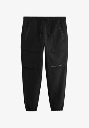 Fekete cargo nadrág rugalmas derékrésszel, húzózsinórral és több cipzáras zsebbel. Szűkített szárakkal és sima textil felülettel rendelkezik.