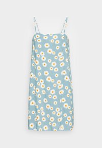 Bloemenjurk in blauwe stof met witte en gele madeliefjespatronen, met dunne bandjes en een losse, rechte silhoeet.