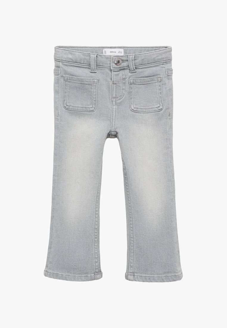 Jeans din denim gri deschis cu un spălare decolorată, cinci buzunare, închidere cu nasture și un pic de evazare la gleznă. Prezintă detalii vizibile de cusătură.