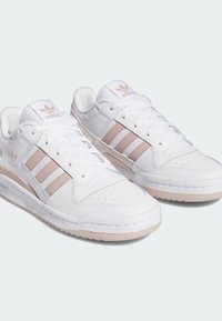 adidas Originals FORUM LOW CLASSIC - Tenisice - cloud white taupe cloud white