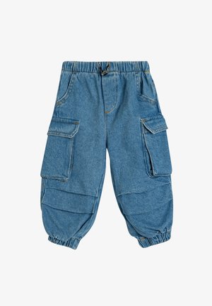 Blå denim cargo bukser med elastisk talje, flere sidelommer, samlede manchetter og kontrasterende syninger hele vejen igennem.