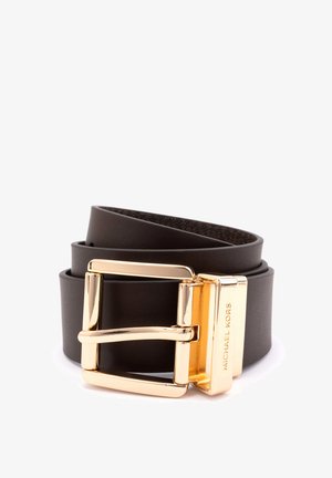 Ceinture en cuir marron avec une boucle en métal doré. La boucle a une forme rectangulaire avec une finition lisse et un logo de marque gravé.
